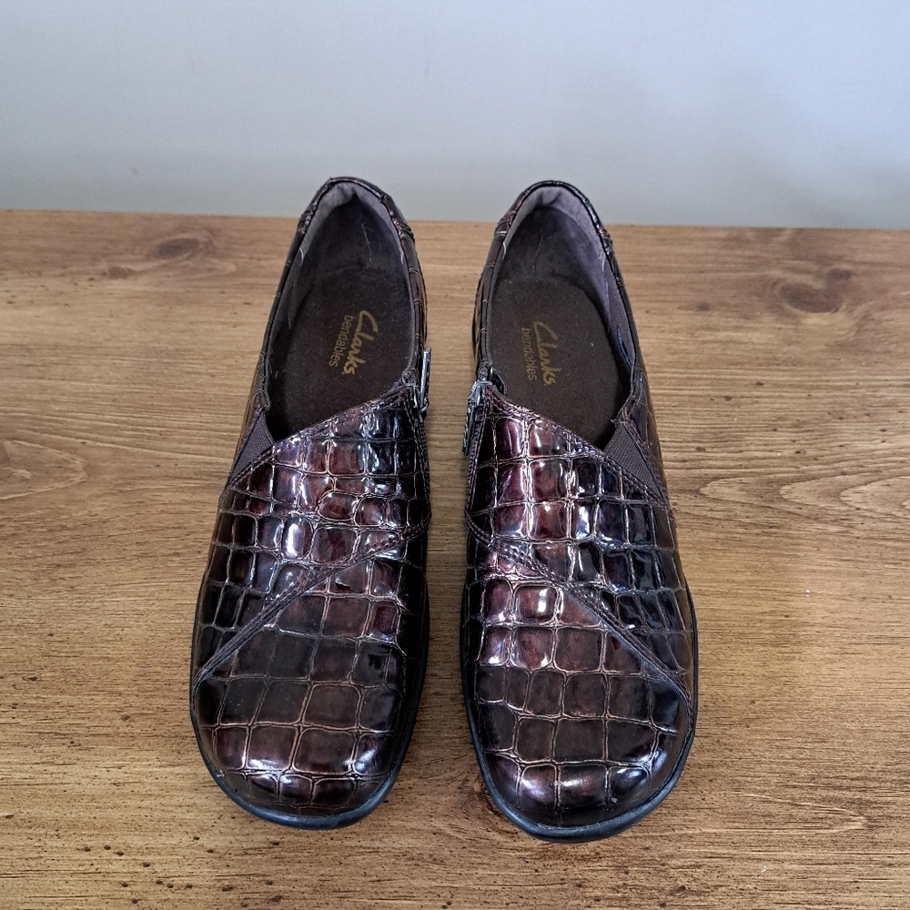 Clarks Bendables Brown Patent Shoes Crocodile Print Womens Size 7 Classic Zipper - Picture 4 of 16